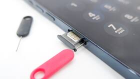 Как открыть лоток для SIM-карты с помощью скрепки в Орматек